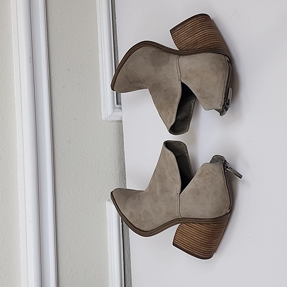 Vince Camuto VC-Gigietta women Tan leather suede pointed toe ankle bootie 7.5 - Picture 8 of 13